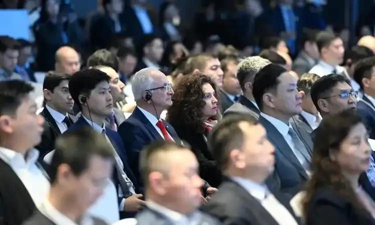莫迪与巴铁总理同框！上合峰会上演“冰火对决”？8月30日，印度总理莫迪和巴基斯