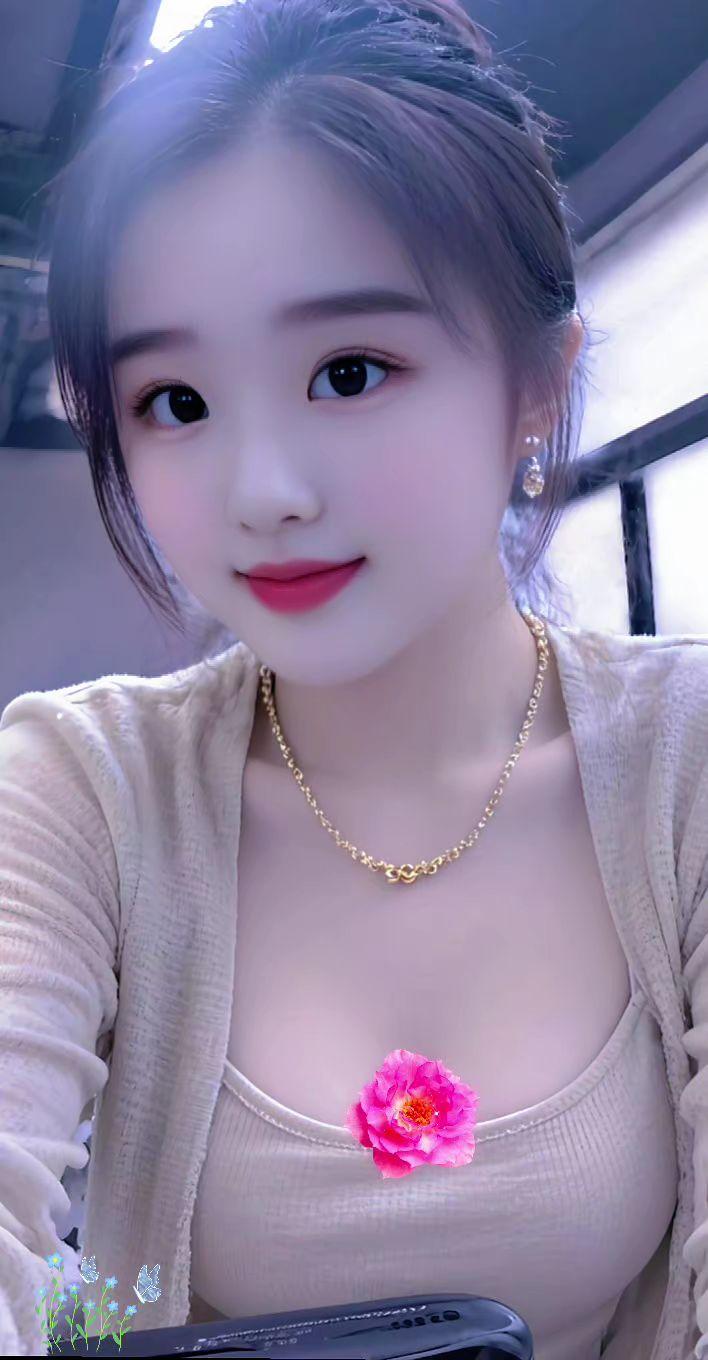 气质美女灯光下喜欢点个赞吧