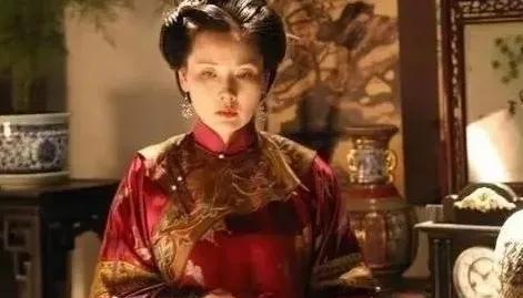 张宗昌从从亲信口中得知，他的妻子袁书娥与一个瘸子通奸，气得火冒三丈，当即就要找袁