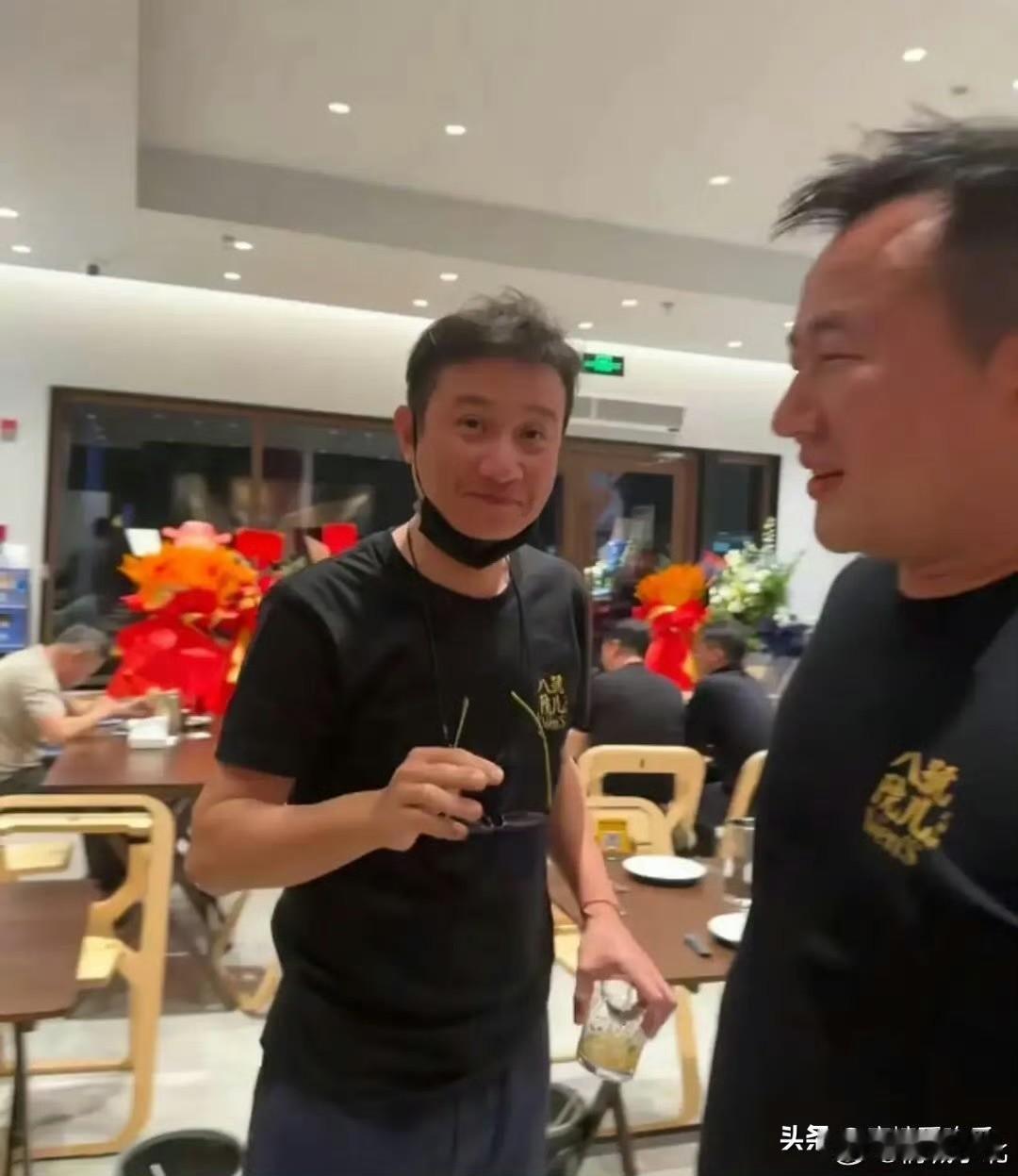 爱妻者顺风顺水亏妻者百财不入文章在上海开饭店，一年能赚多少钱，他要是能管得住