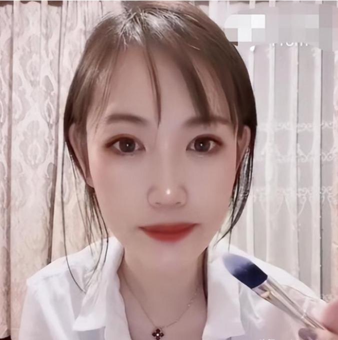 马蓉深夜发文，字里行间充满遗憾。她与王宝强离婚多年，一直单身未嫁，宋喆出狱后两人