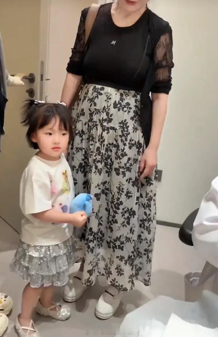 黄一鸣整容带上女儿，闪闪看了很害怕，真的把孩子当成流量密码了！
