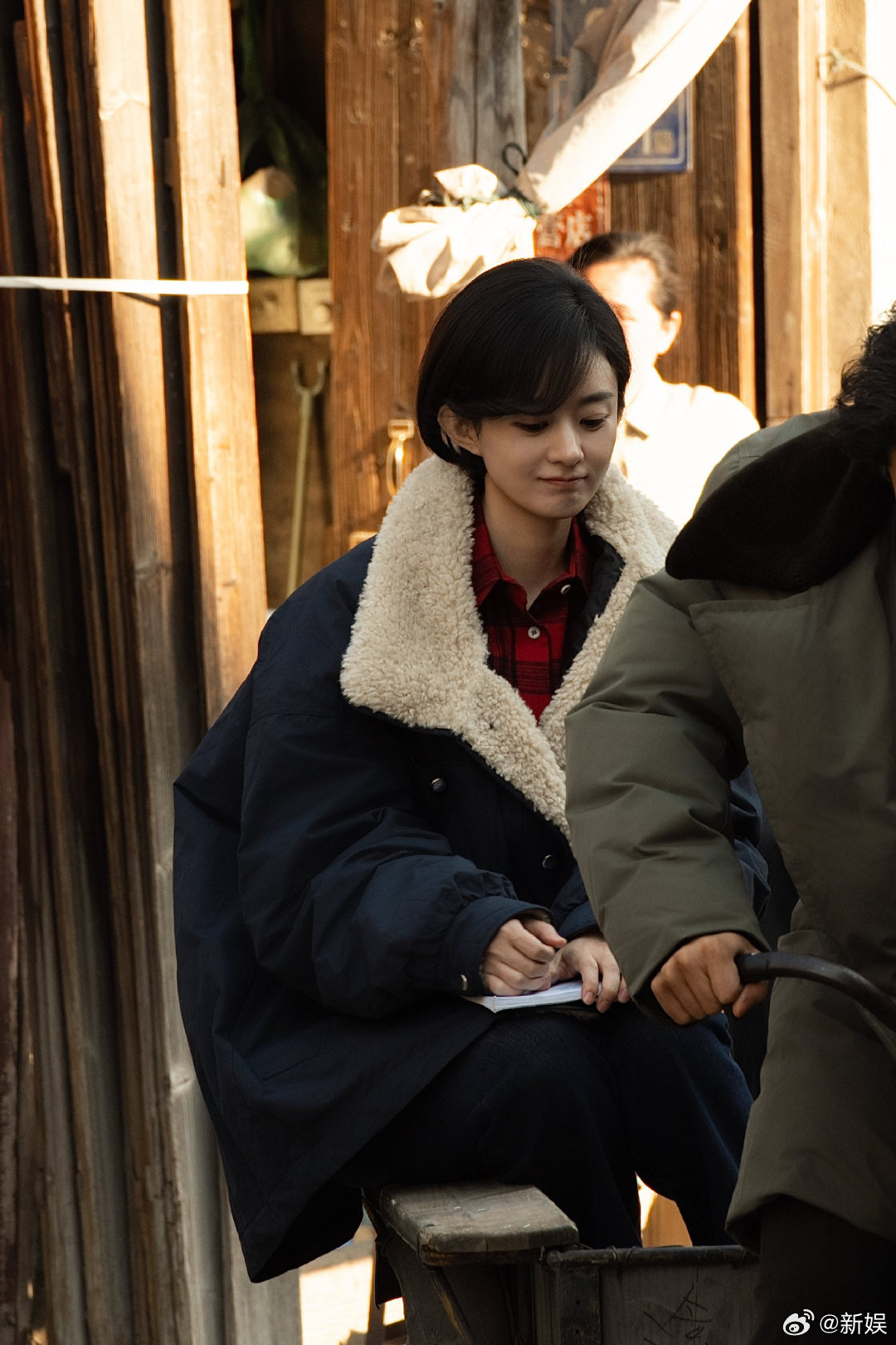 赵丽颖同路客又见面赵丽颖小城大事最新剧照赵丽颖《小城大事》最新剧照，没想到还能