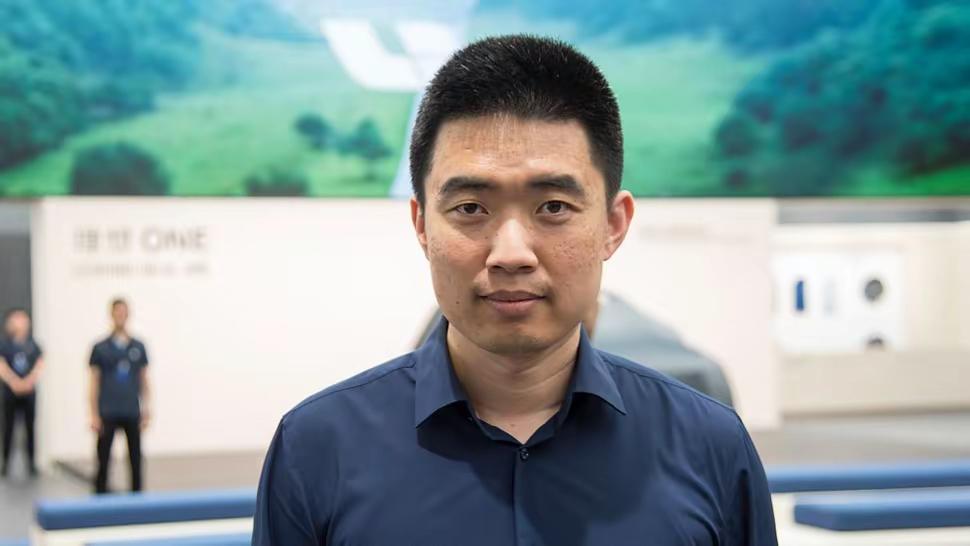理想被三面夹击，来到最具挑战性时刻2025年的理想迎来了最难的时候，反映在销