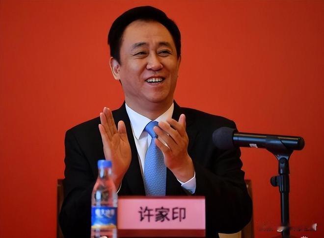 许家印成“全球清算第一人”？这“第一”，该钉死在耻辱柱上！咱摸着良心说，许
