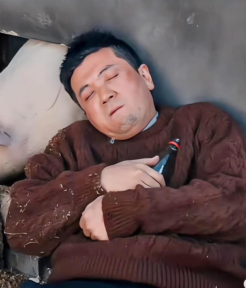 杨子甩了黄圣依是必然的怪不得他看不上黄圣依你看他跪地上的举动就知道，他真能