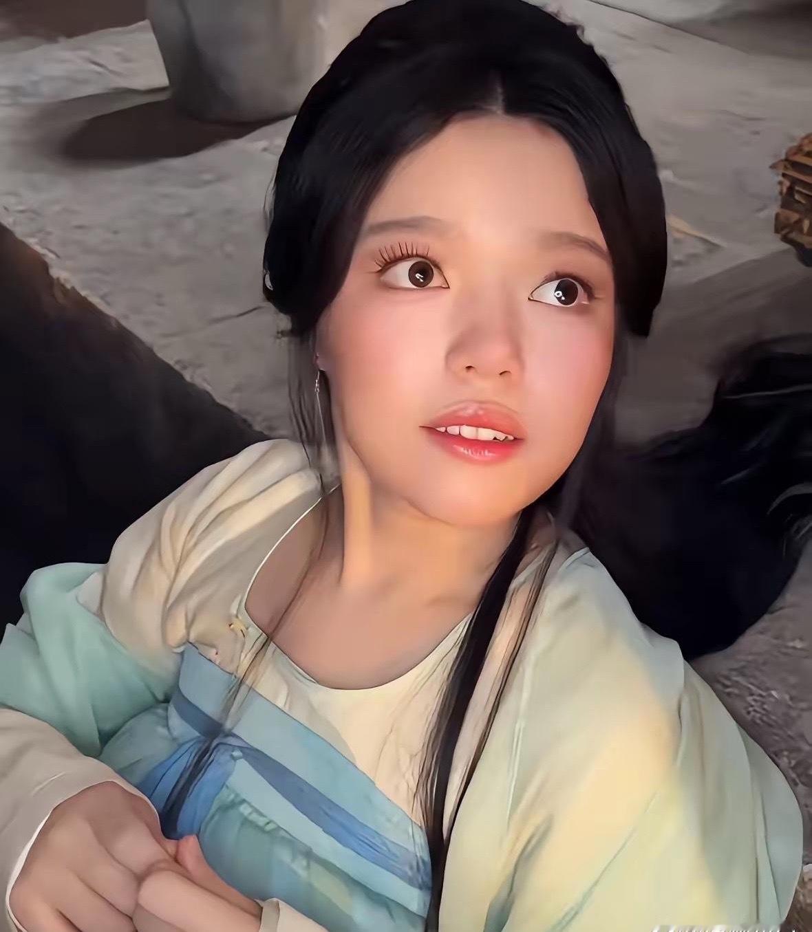 网红厚本现在是赵露思旗下的艺人，转行当演员，​​​