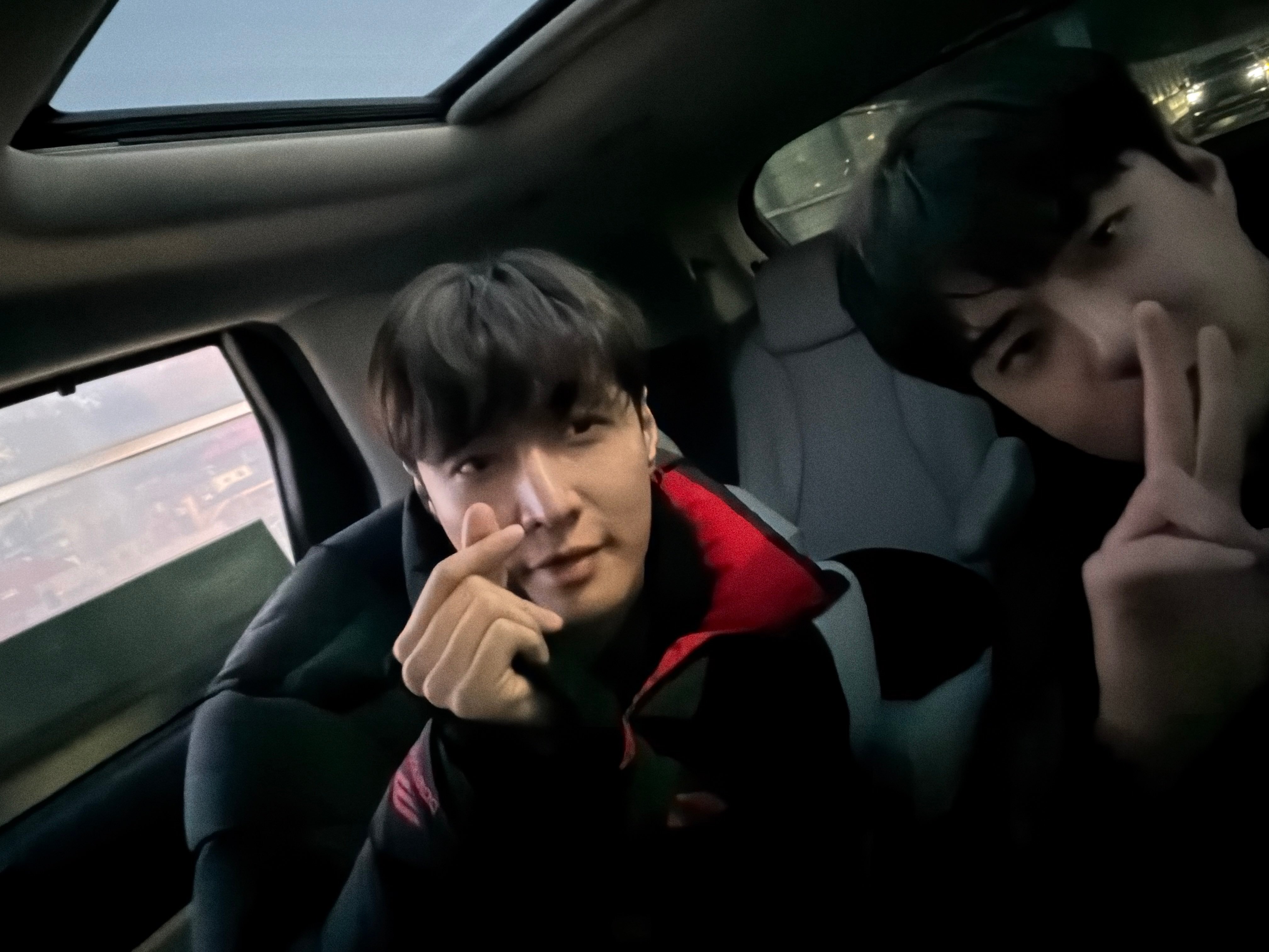 吴世勋x张艺兴合照