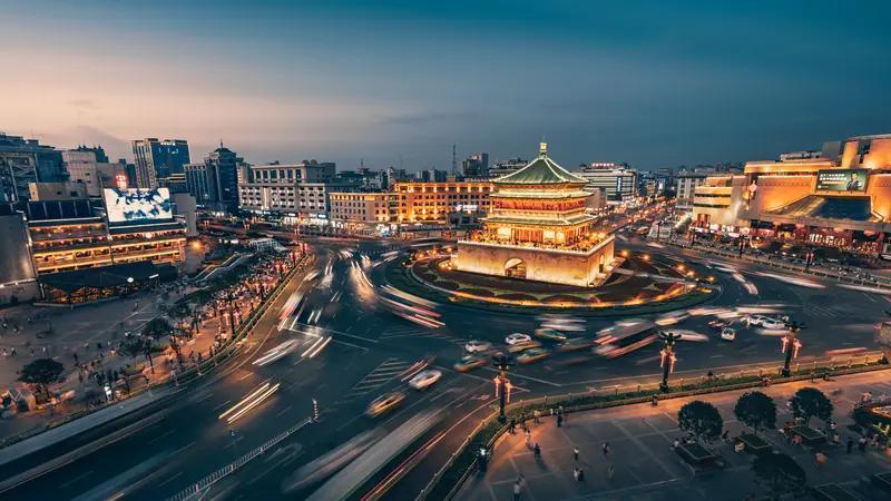 西安曾是十三朝古都，从西周的丰镐到大唐长安，辉煌至极。大唐时，长安是权力、文化和