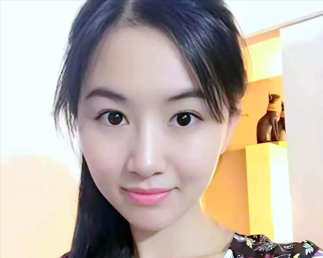 翟欣欣被判了12年，39岁进去坐牢，要是不减刑，出来都51岁了。就为了点钱，把好