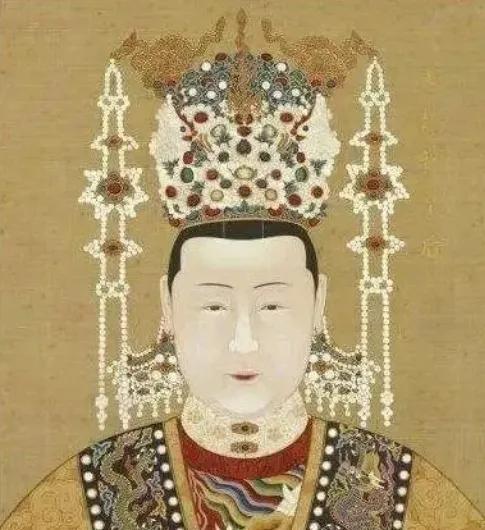 1425年，朱高炽去世前，对张皇后说：“我要5个妃子给我殉葬。”张皇后听了，含泪