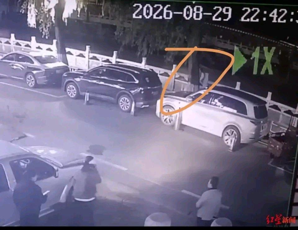 看到这条新闻心里堵得慌，36岁的德阳女子带着儿子、约上两个友人去康定玩，谁也没料