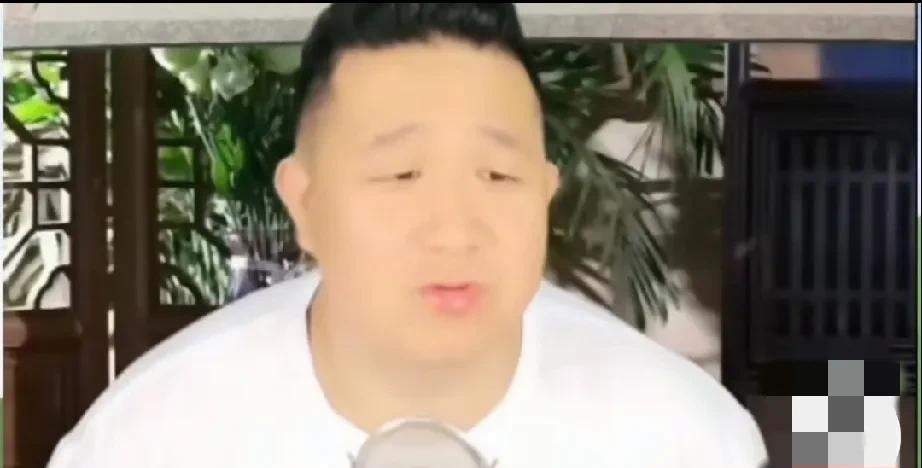 主播李诤说，摆枝就是纲丝鼓吹起来的，以前相声界的摆枝并不受人重视。纲丝鼓吹摆枝的