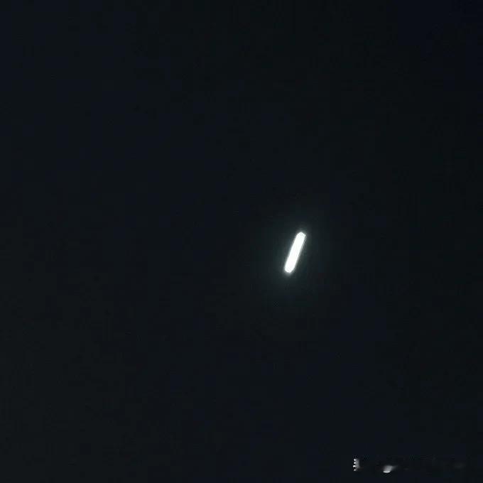 🚨:比预期大10倍的星际彗星穿越太阳系据哈佛大学的阿维·勒布称，3