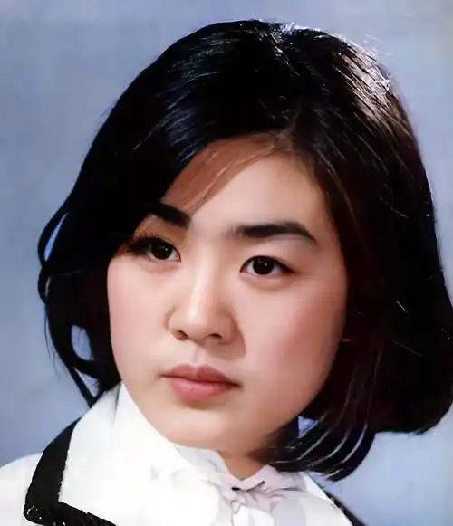 当年凭借《牧马人》红遍大江南北的丛珊，在法国留学时嫁给了高管石凉，谁能想到，19
