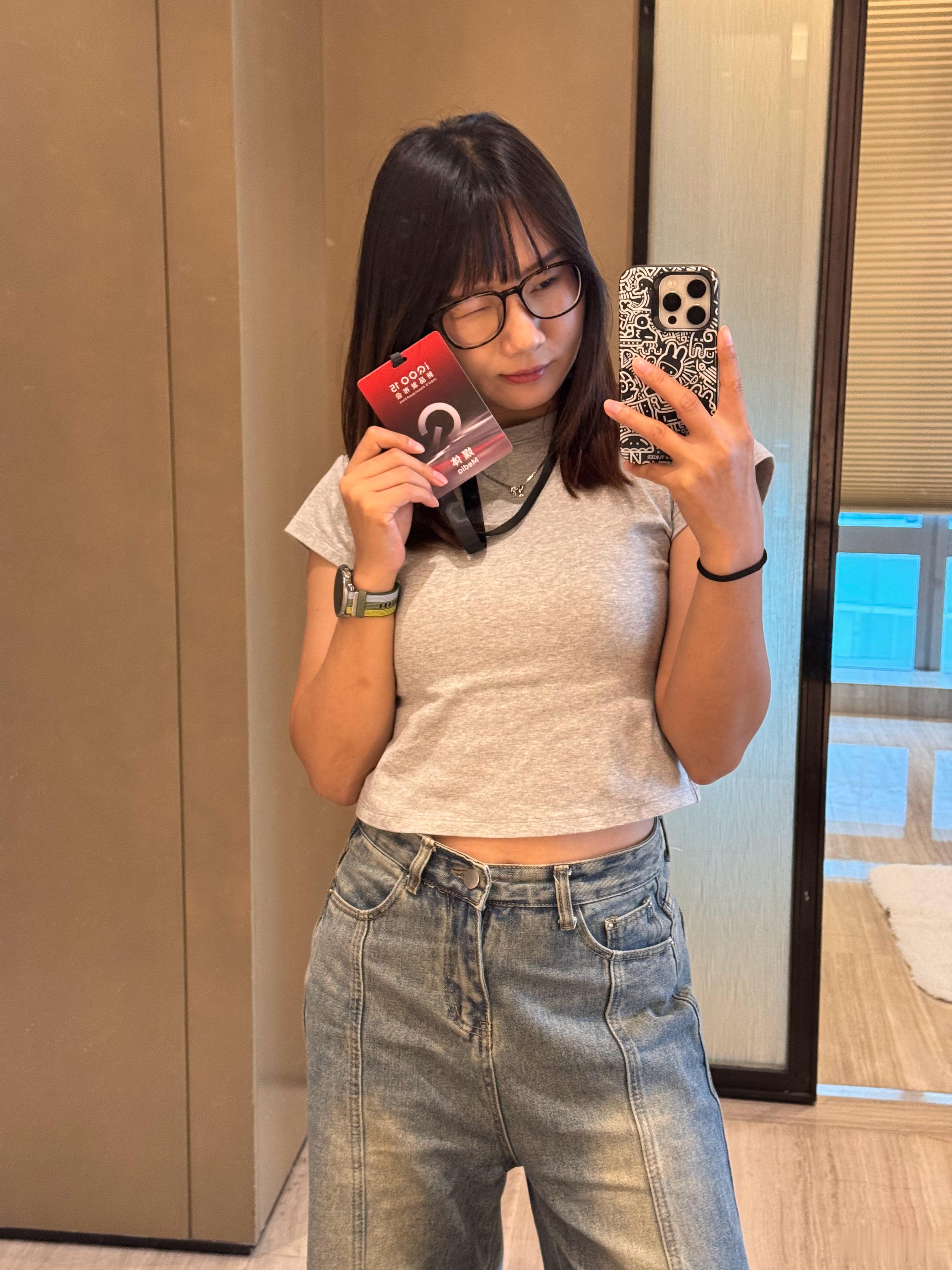 晚上一起来看iQOO15啦(๑•̀ㅂ•́)و✧​​​