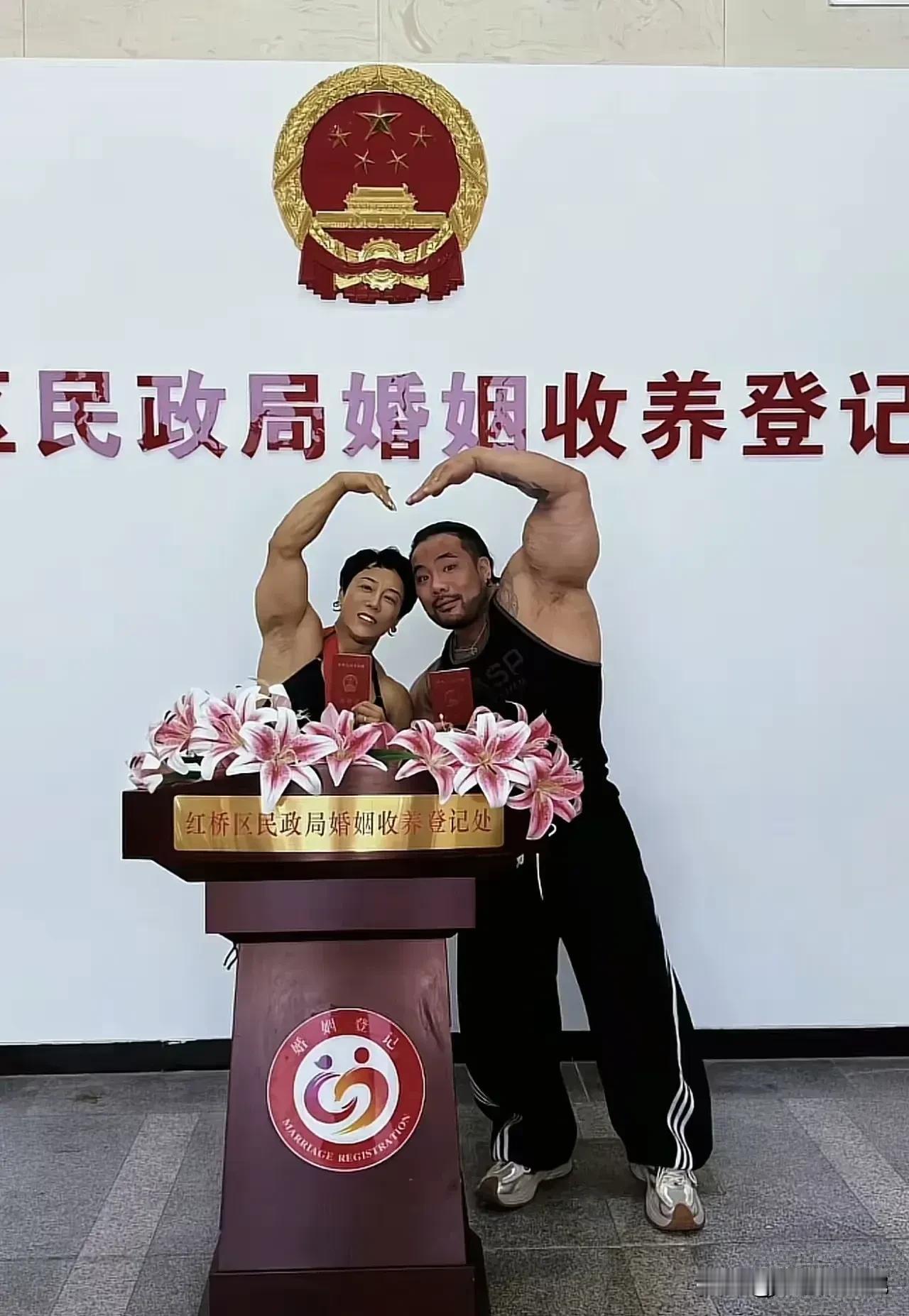 大哥这结婚证炫得……我竟然哑口无言！[捂脸哭]