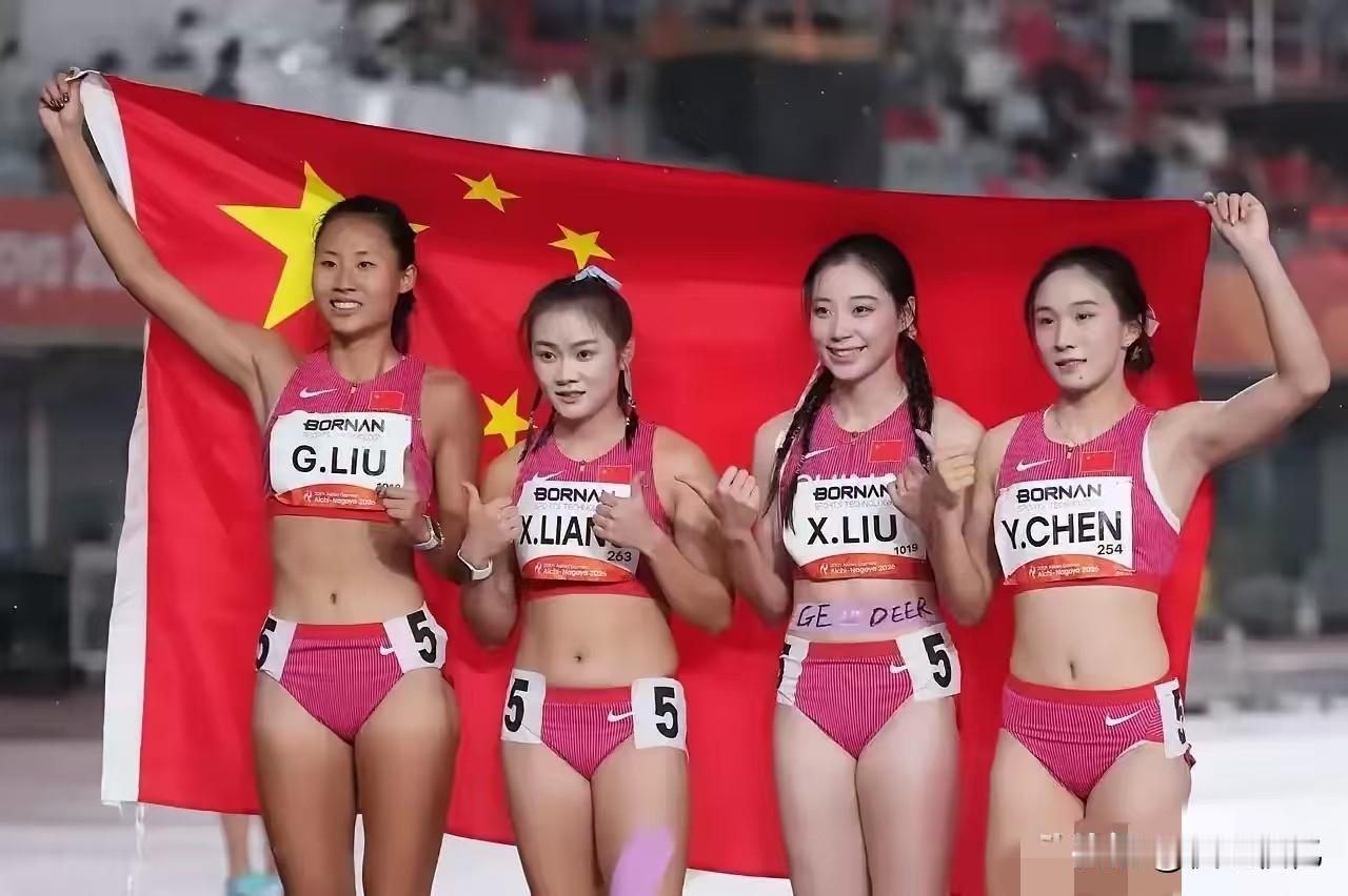 不知道大家发现没，亚运女子接力夺冠，四个姑娘站一排，只有刘峡君肚子上横着一条贴布