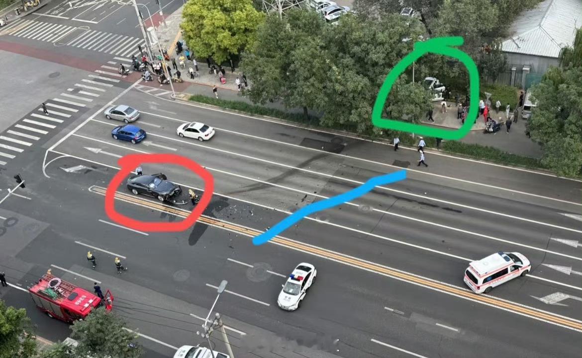 陈震劳斯莱斯发生车祸网传陈震今天来着劳斯莱斯发生了严重车祸，和一辆比亚迪相撞，劳