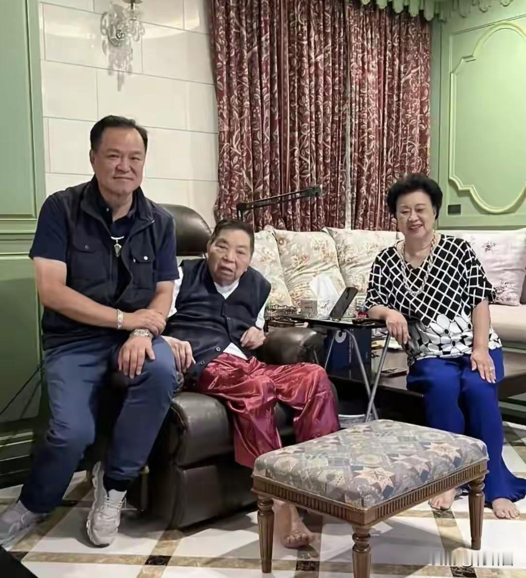 大麻廷为什么能赢？一文读懂阿努廷泰国版的厚黑学:1、长期混迹政坛，讨好各大党派，