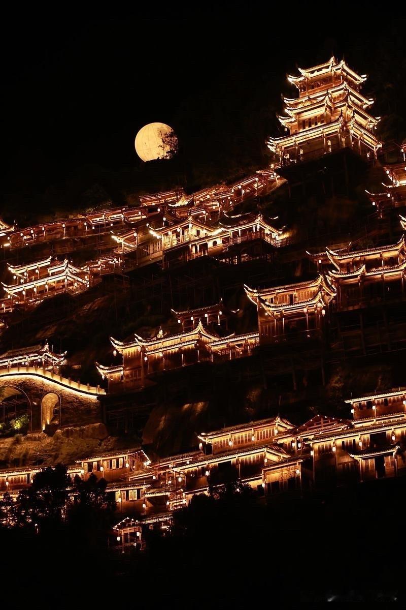 中国著名景区又被外网博主标注为日本了，而且点赞破了130万。忘仙谷可以说是近些年