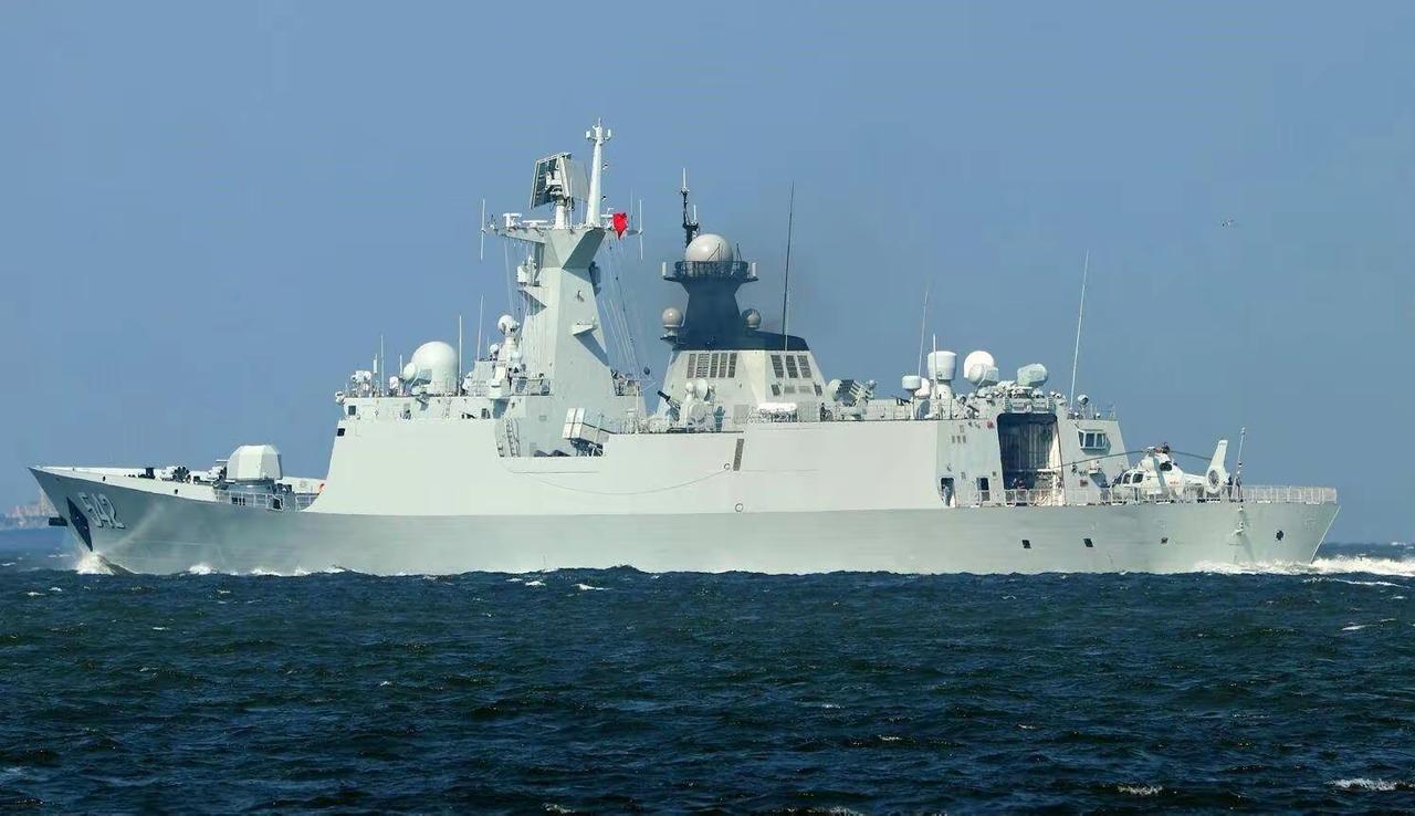 中国海军驱逐舰全球一流，为何中国海军护卫舰，还是“二流”水平？一直以来很多网