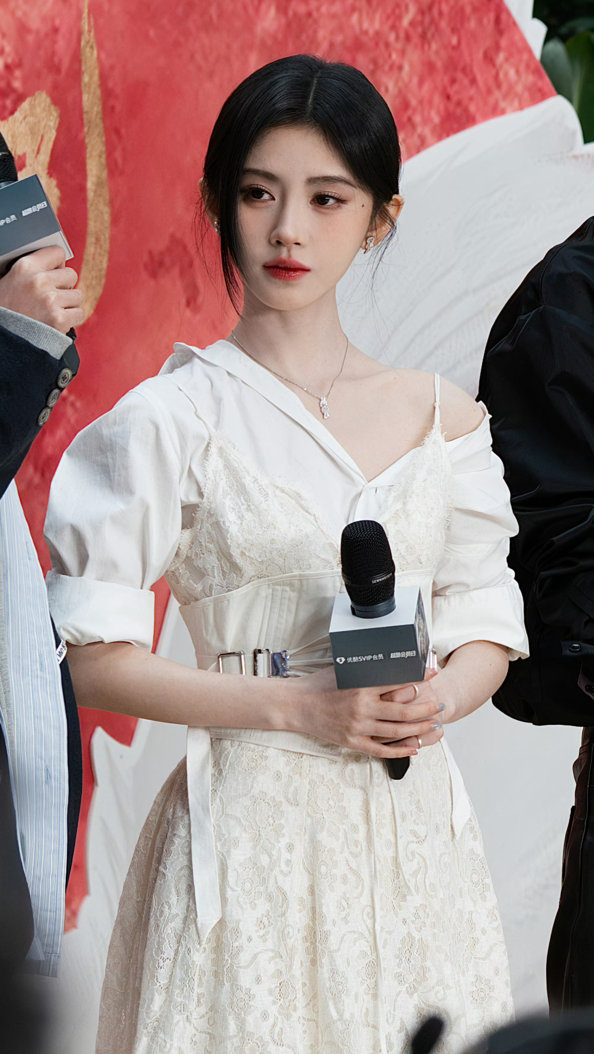 鞠婧祎也太绝了！生图状态直接封神，完全挑不出一点瑕疵，精致得像从二次元里走出来的