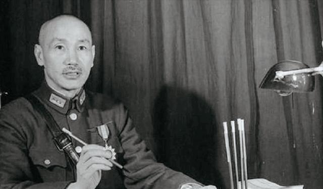 1975年，蒋介石因病不治去世，他生前的日记被曝光，里面反复记录了4人，想杀1人