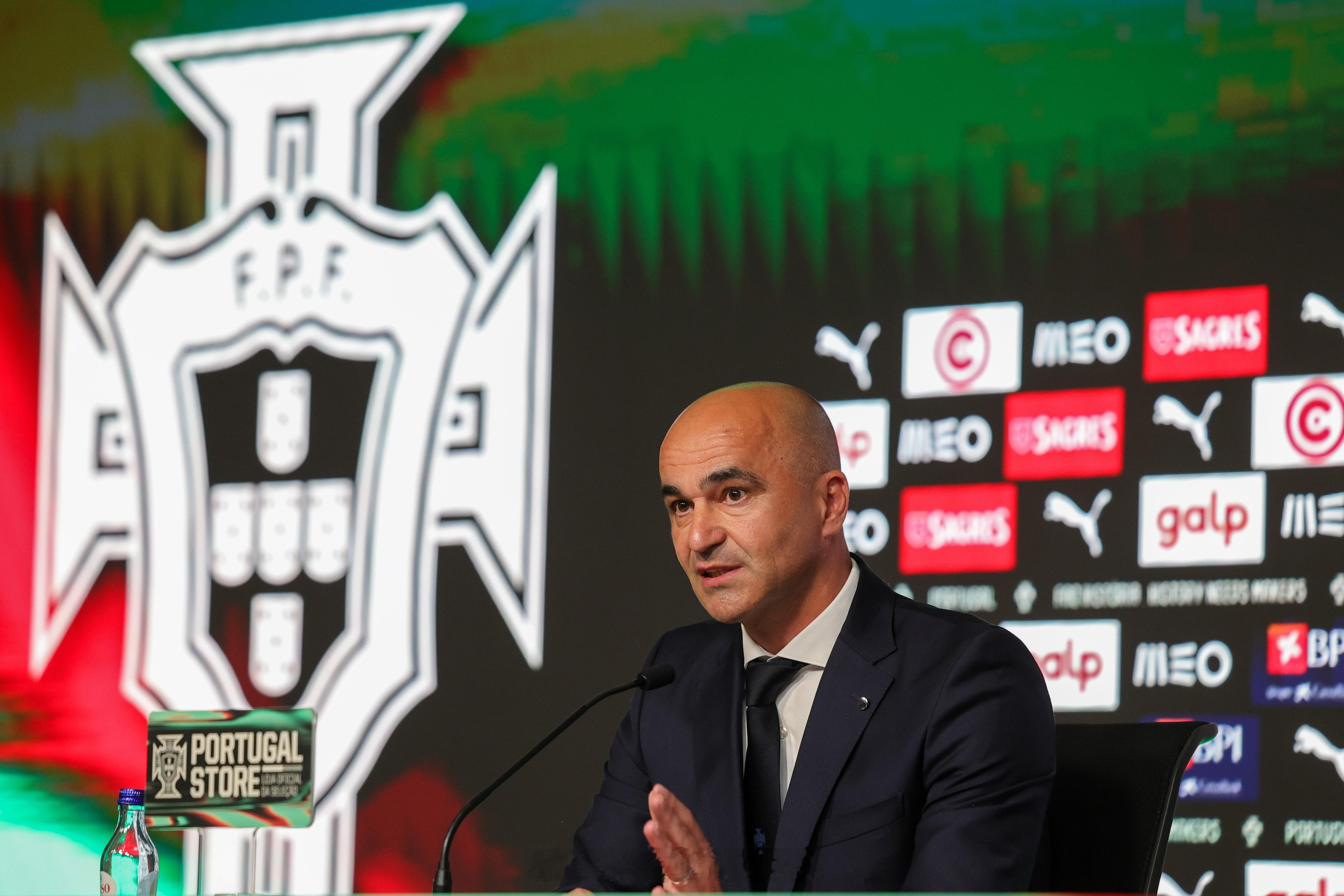 在葡萄牙世预赛0-2不敌爱尔兰的比赛中，C罗因无球状态下肘击对手，经VA