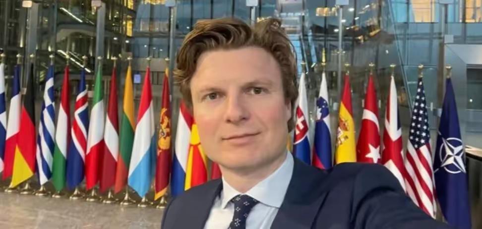 “乌克兰不应感谢我们，但我们应感谢乌克兰！”荷兰国防部长鲁本·布雷克尔曼斯在接