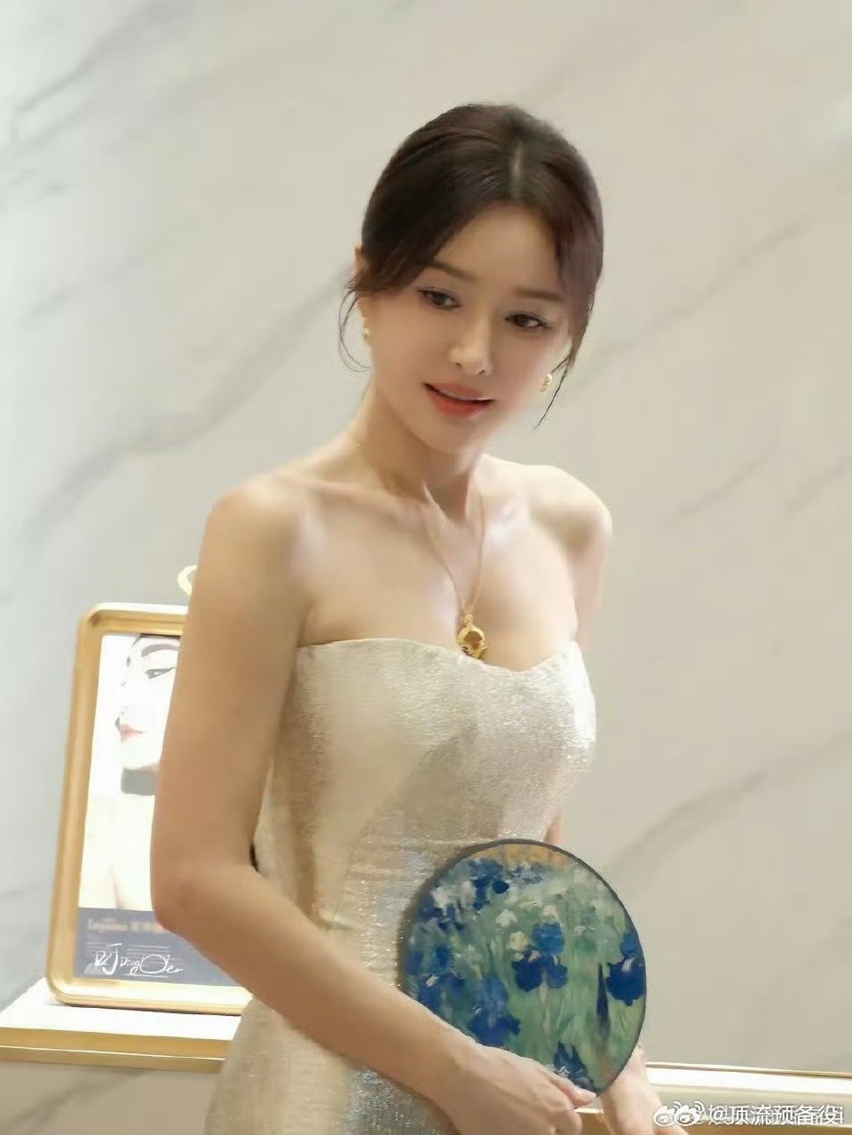 秦岚嗓子哑了三年竟然已经当电子朵拉三年了！时间过得真快