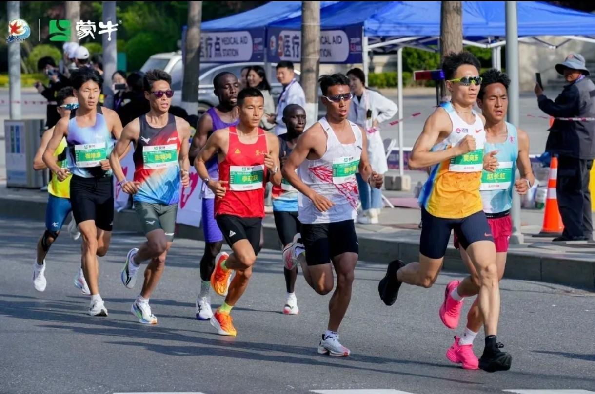 太遗憾！吴向东退出亚运马拉松选拔赛，他与贾俄仁加的巅峰对决泡汤！两届上马两