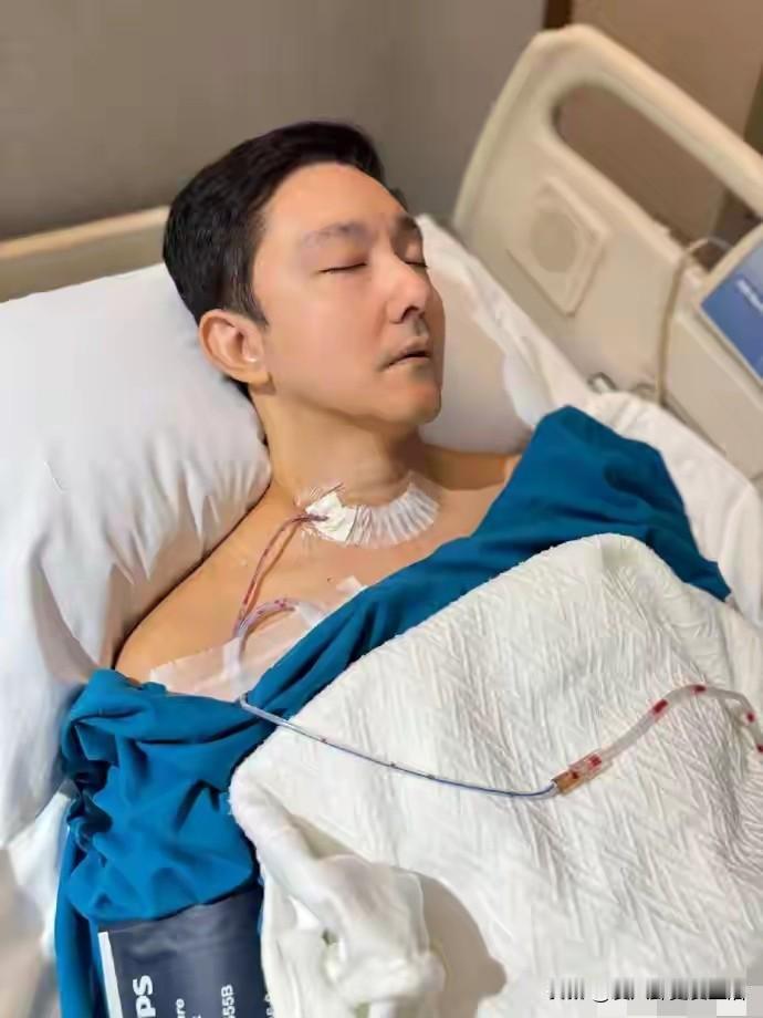 新加坡演员立威廉，自爆患甲状腺癌，已经做了两次手术。他今年四十九岁，突然遭遇疾