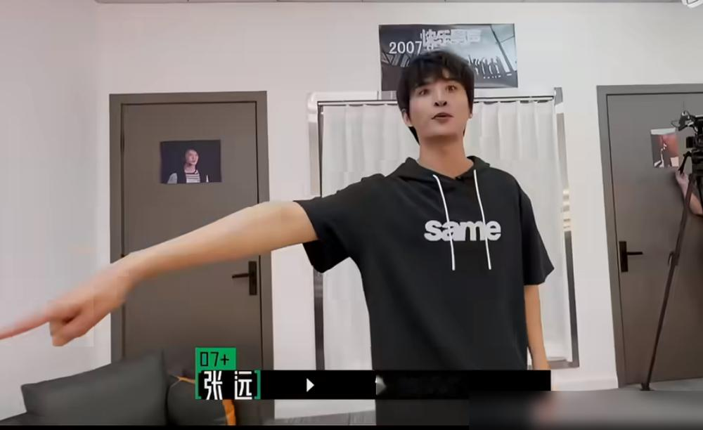 陈楚生这辈子就没白过，这话是他自己说的。陆虎先开炮，说张远没打光，镜头里黑得跟刚挖煤回来似的。张远不