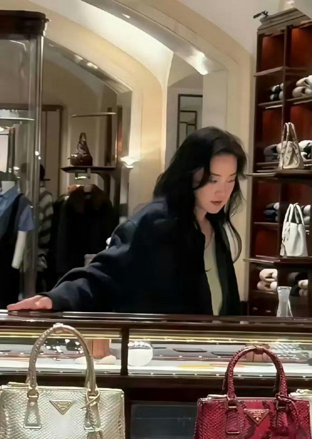 没有人觉得贾玲很恐怖吗像换了个人一样