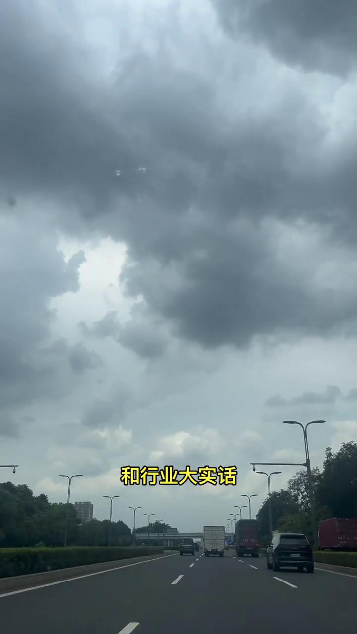 想买电车的都停一下，是不是总有人听说电车开个五六年就得废了，换电池比车还贵。今天