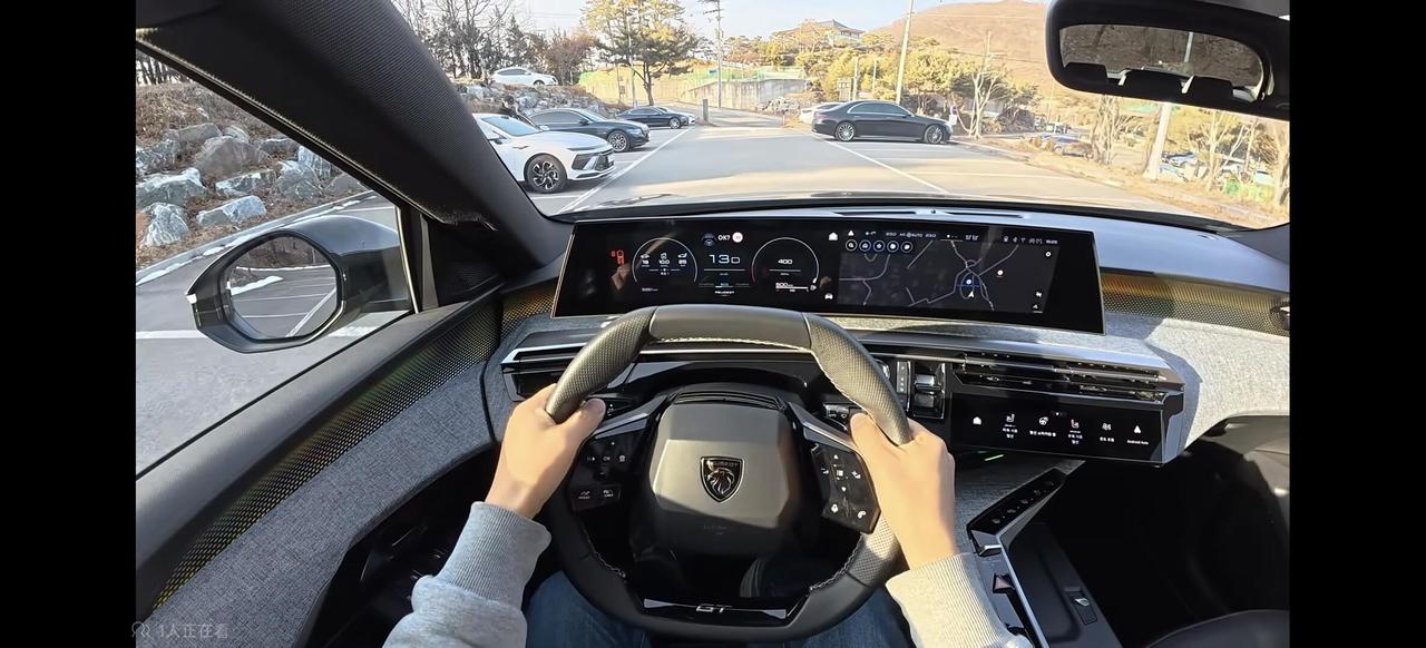 标致内饰，真的能算顶尖吗？把范围放在非豪华品牌里，标致这几年的内饰，确实是有