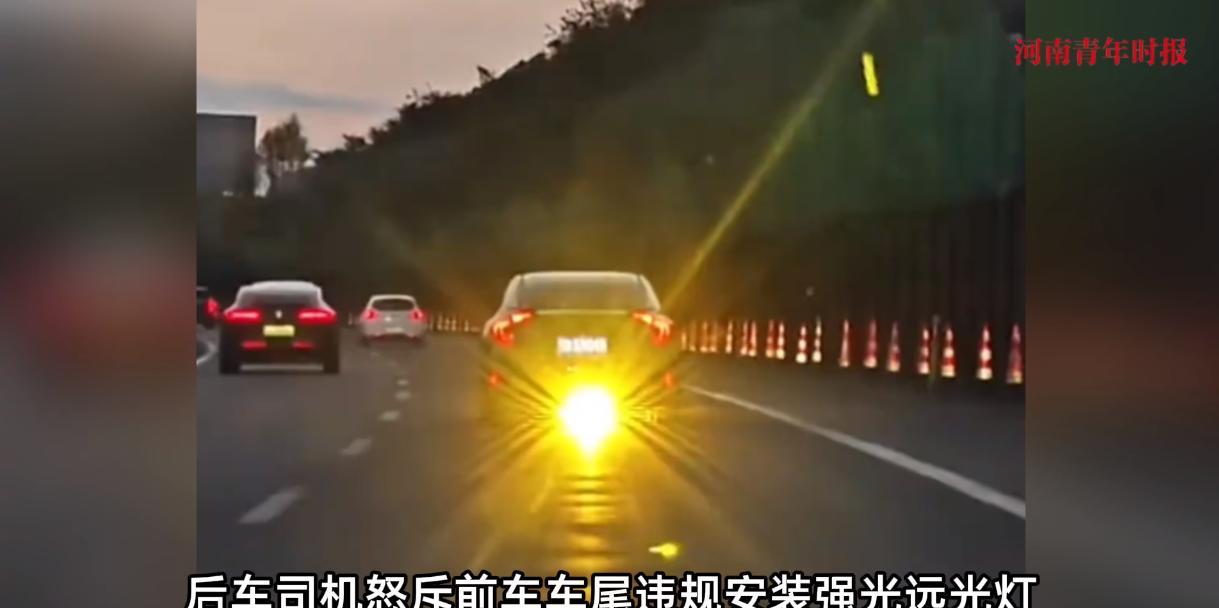 “必须严惩！”近日，贵州，一车主在高速上行驶时，发现前方一辆车竟然在车子后面加装