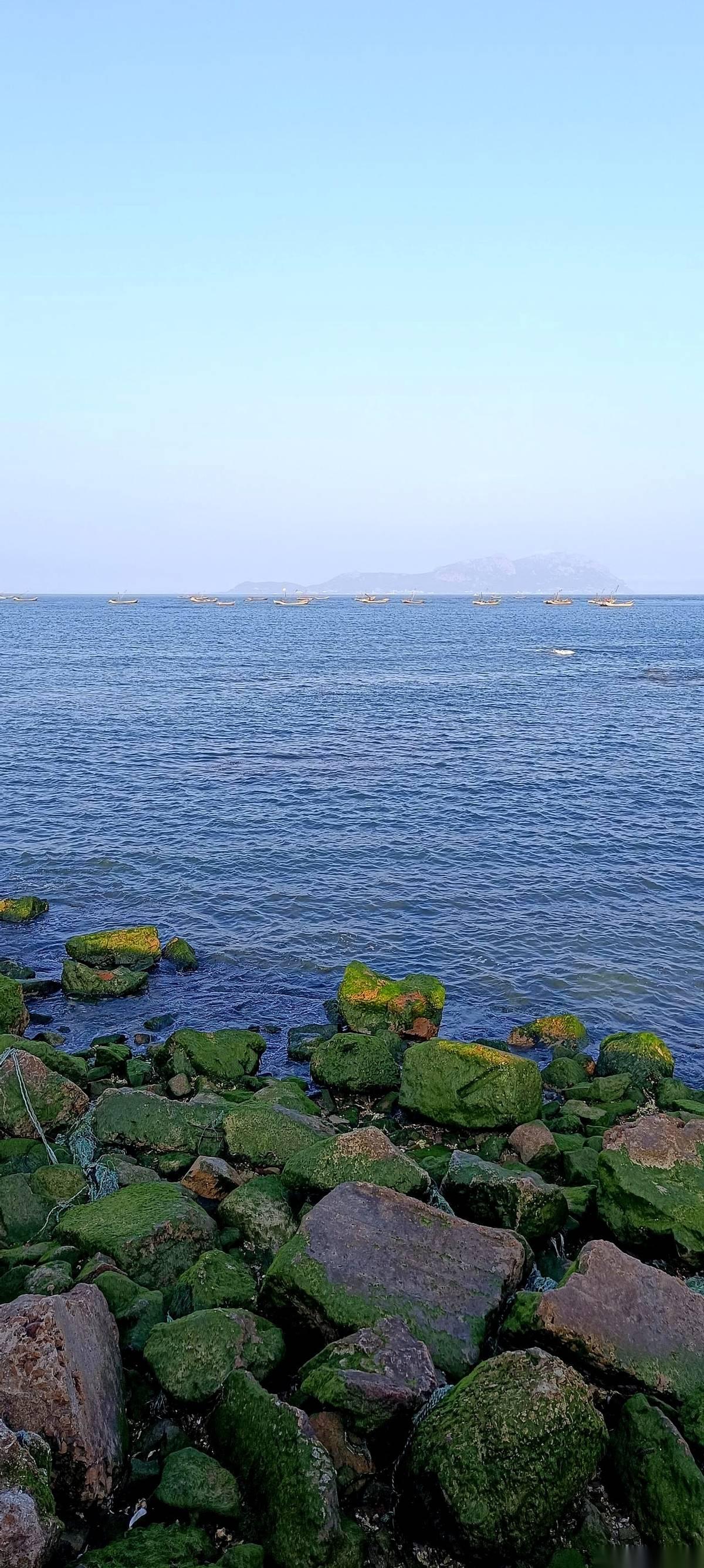 听说船被扣了。我第一反应，不是生气，居然是有点想笑。都什么年代了，还玩这种上