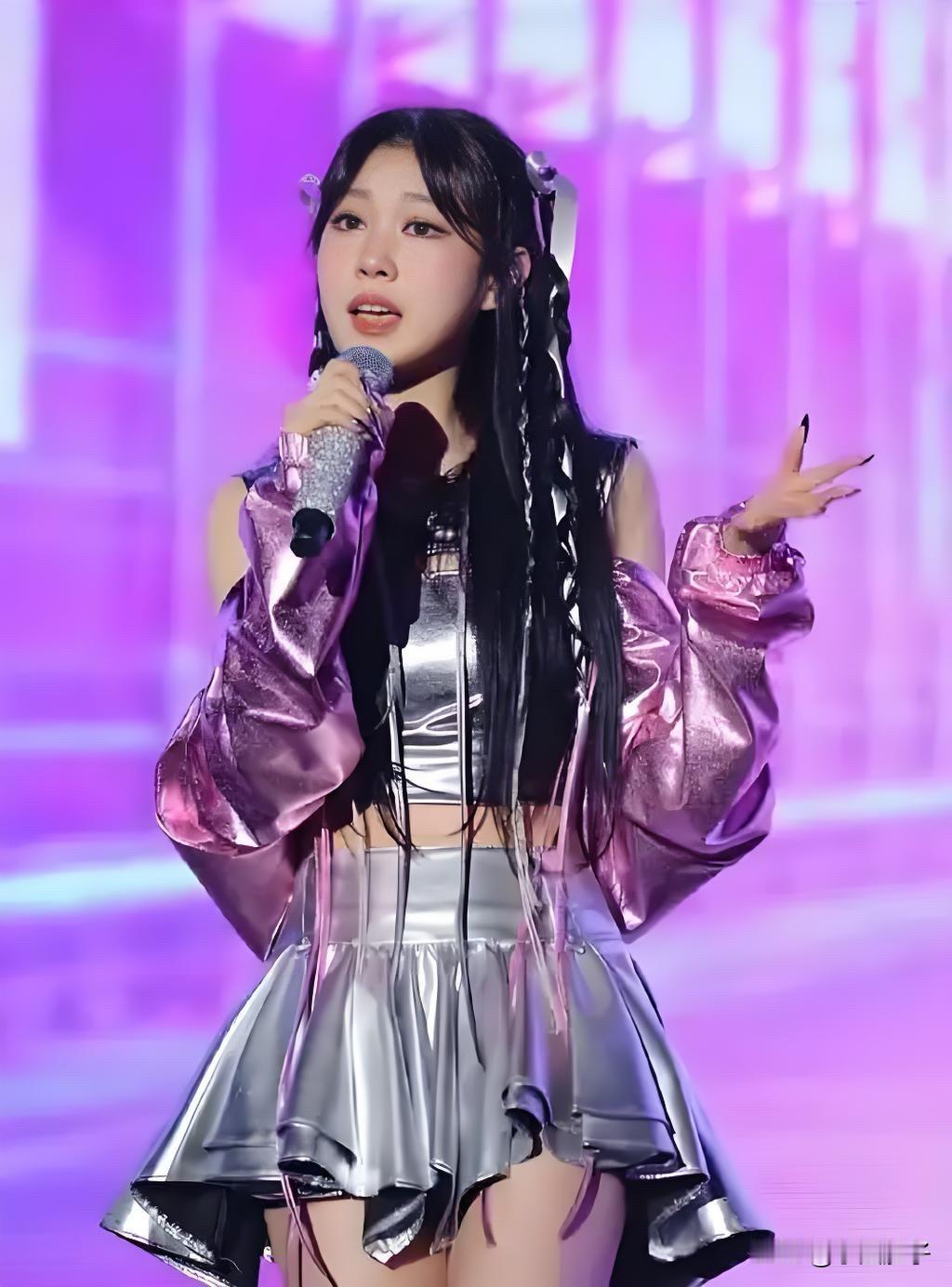 内娱星二代圈最近吵翻了！一边是沈佳润靠东北大妞的真实劲儿圈粉无数，一边是王诗龄顶