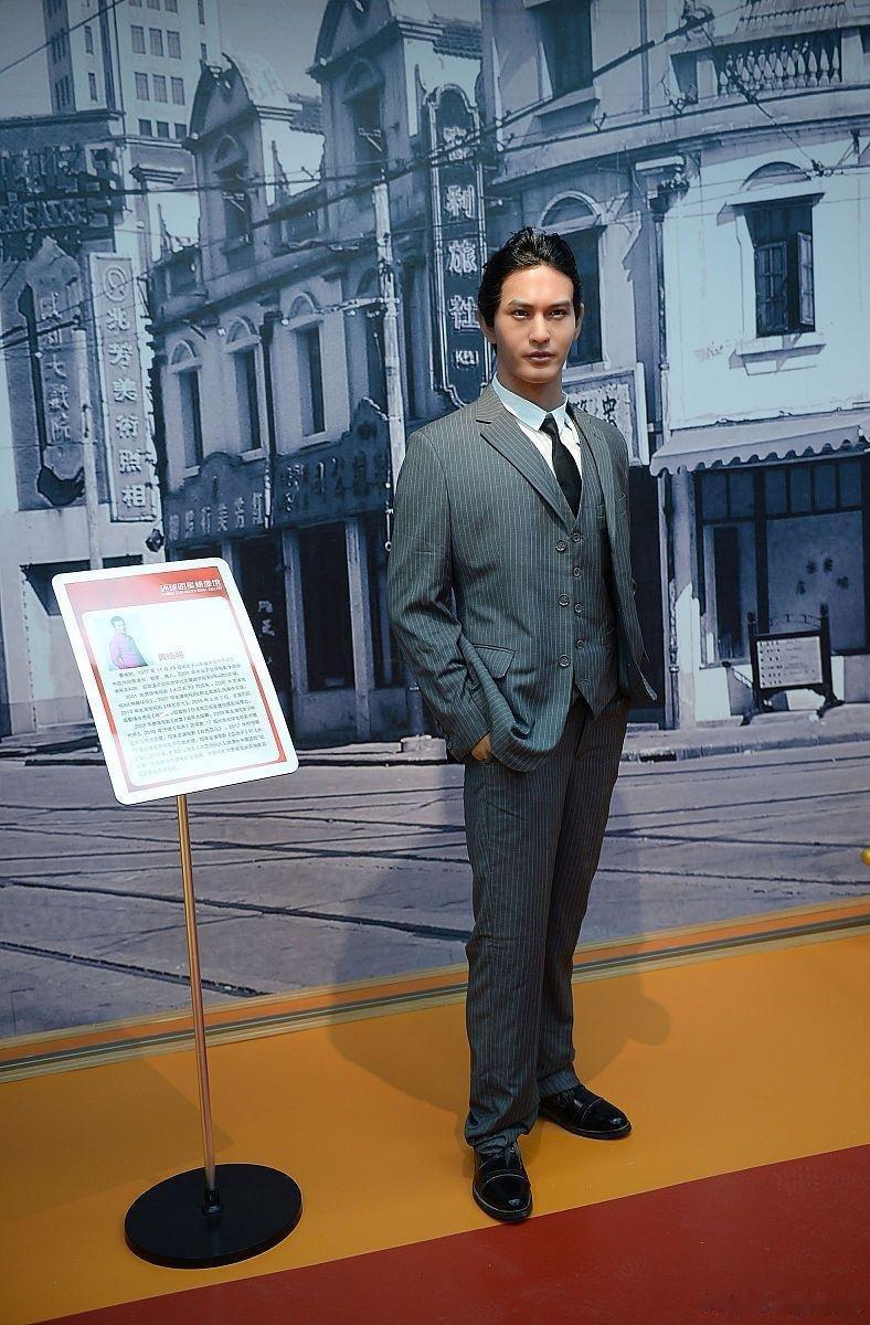 这些个蜡像，不看牌子，根本认不出来啊！尤其是李连杰和周杰伦的蜡像，有一点像吗？