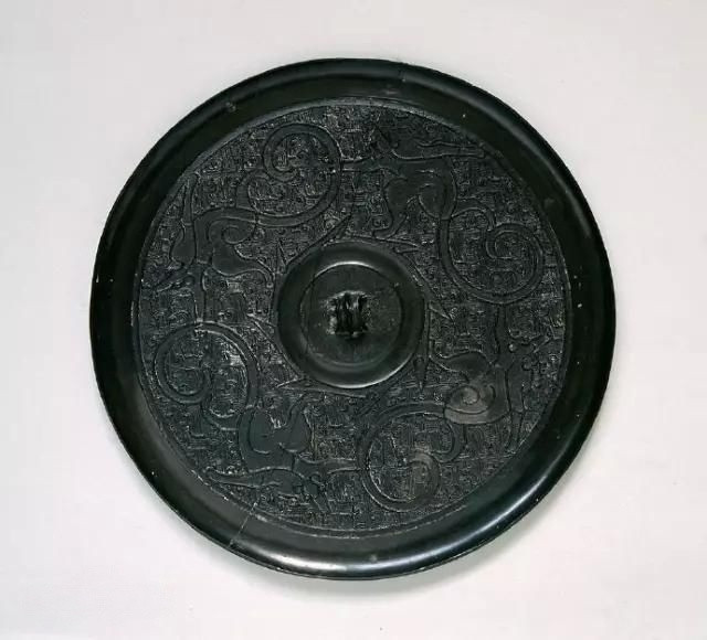 刘涛手上的是妇好铜镜？