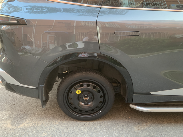 小灰灰备胎第一次落地我小灰灰是第四代75Plus2.0T劲擎版，昨天正准备出