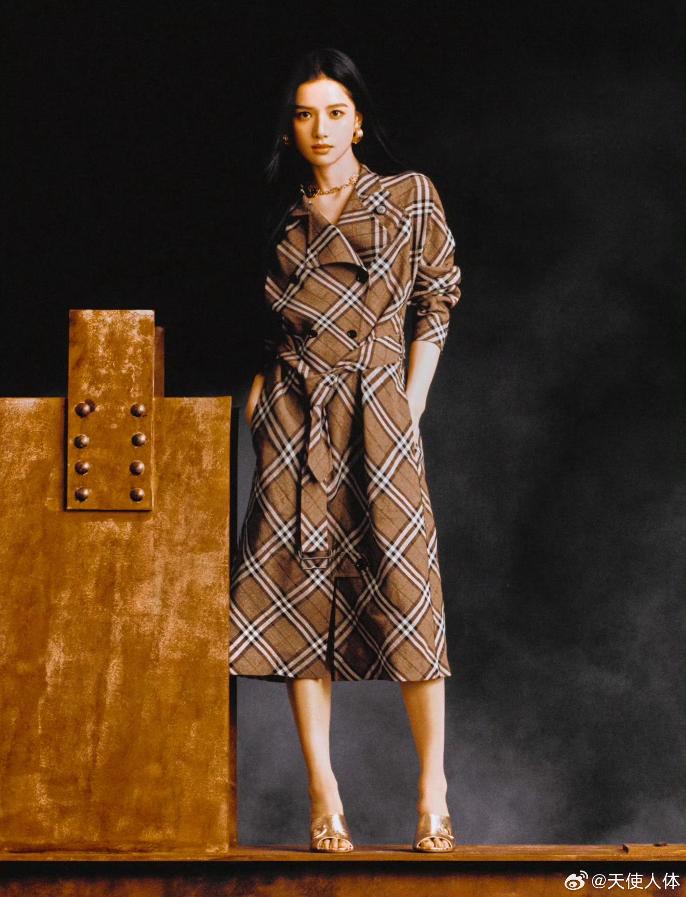 张婧仪，一组时尚魅力穿搭封面大片。张婧仪