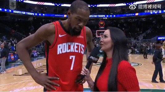 杜兰特赛后抱头+称赞——谢泼德已获大佬、乌度卡信任！图1：小帅、谢泼德好亲密啊