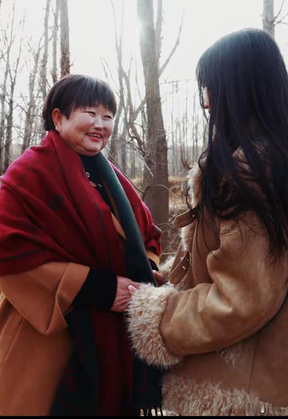 河南洛阳60多岁的阿姨在刚满月时候，被老鼠啃掉鼻子，渐渐长大后，她从感觉自己与众