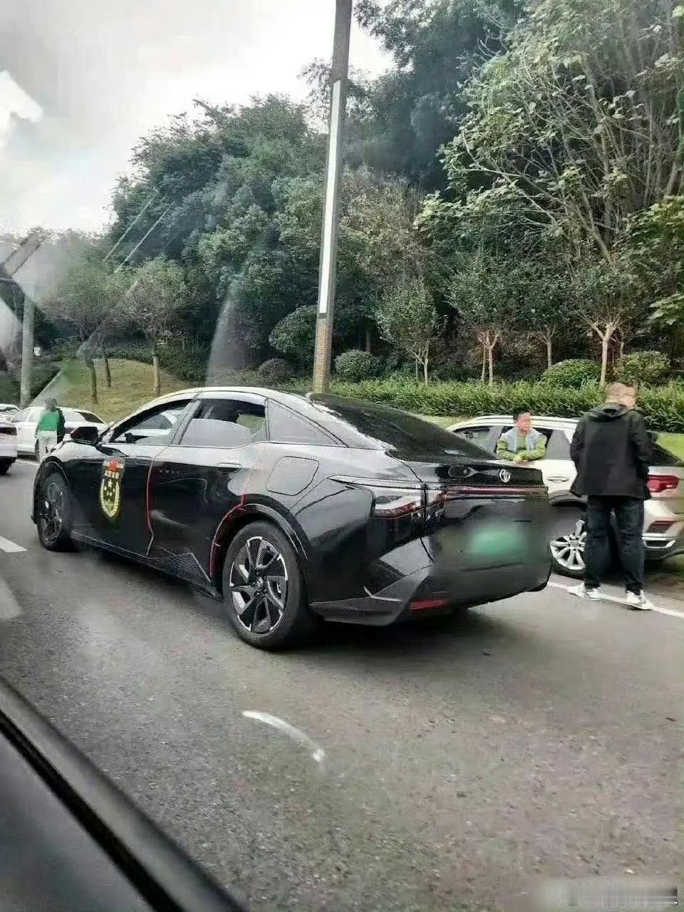 贴这个……难道不尴尬吗？？
