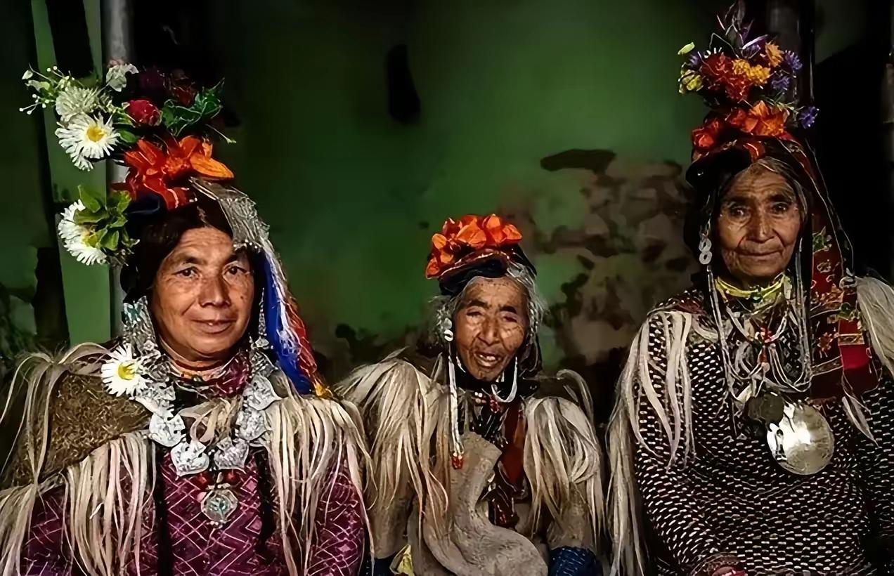 喜马拉雅山最为神秘部落，全族3000多人，无婚姻制度，繁衍方式特殊，同时，这个部