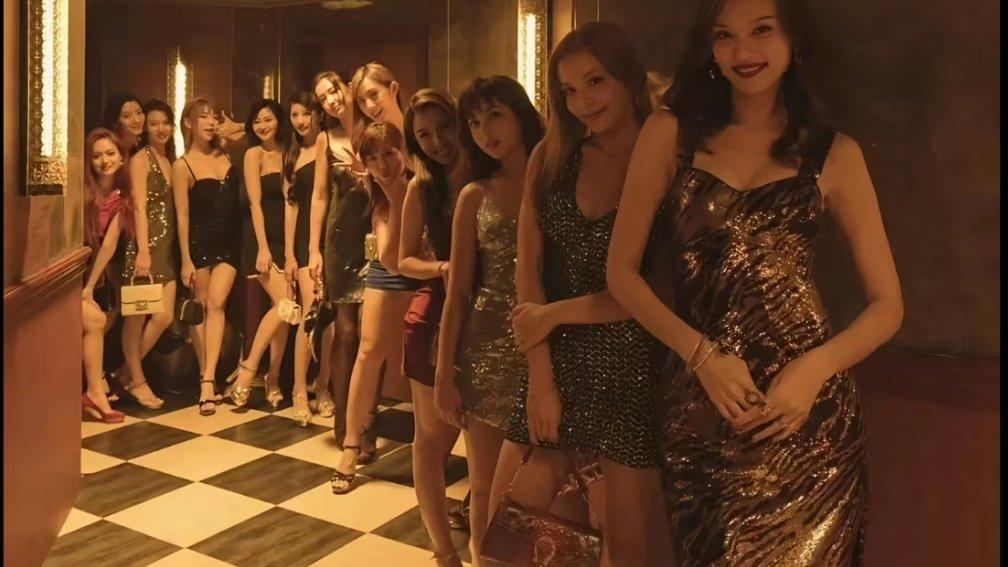 “含撚”改“抱抱”，“打飞机”变“抠脚底板”……能把一部IIB级成人向电影剪成这