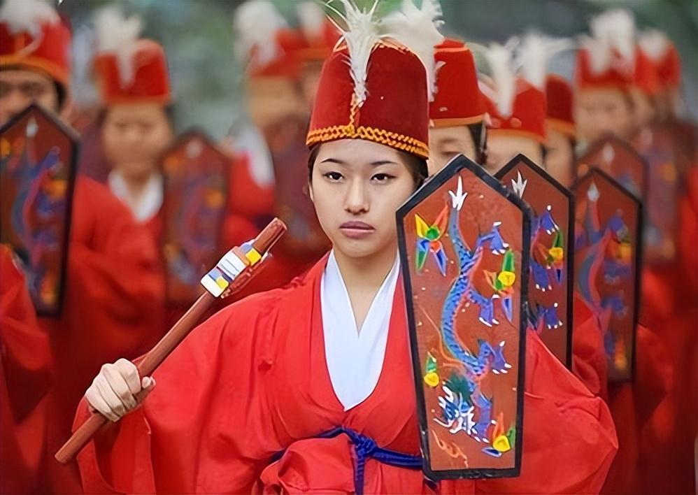 内外蒙古80年分隔：差距天差地别1945年美苏谈判后，外蒙古独立，内外蒙古彻底